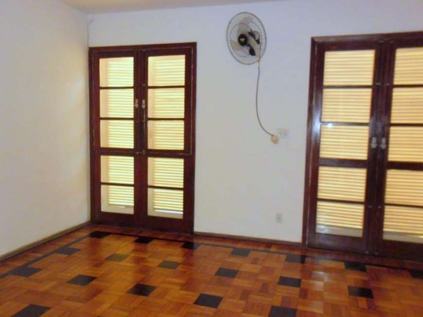 Casa com 4 Quartos para Alugar, 185 m² por R$ 2.500/Mês São João Batista, Belo Horizonte - MG