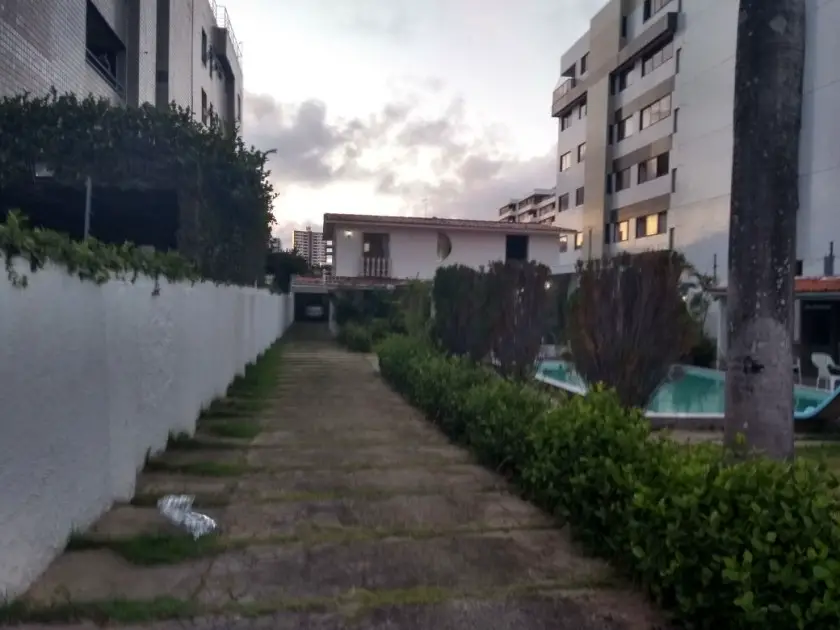 Casa com 4 Quartos para Alugar, 200 m² por R$ 6.000/Mês Bessa, João Pessoa - PB