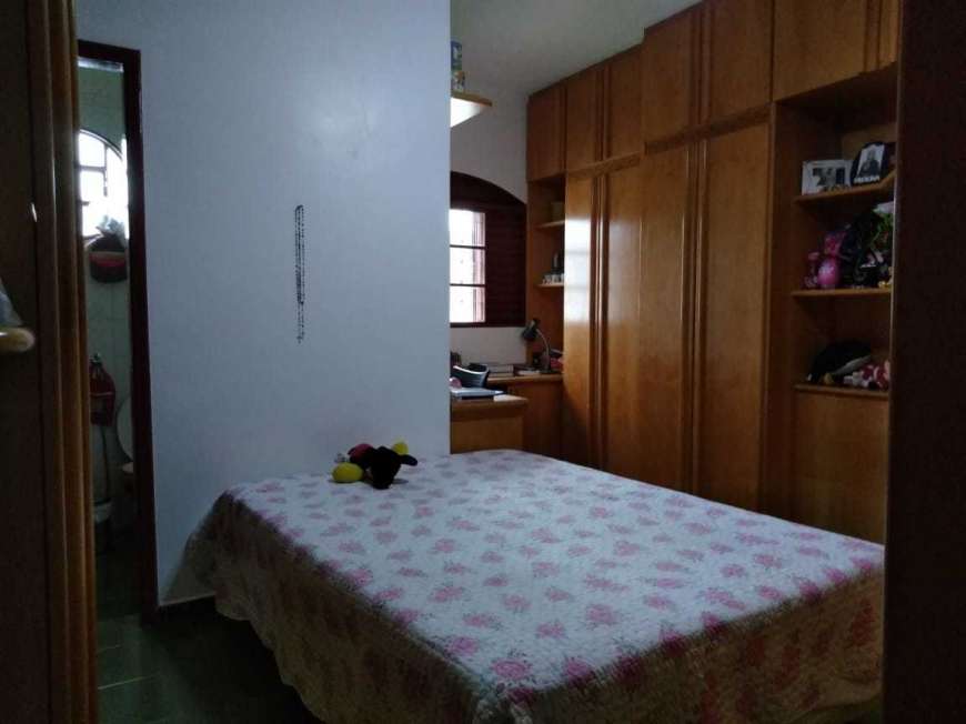 Casa com 4 Quartos à Venda, 380 m² por R$ 880.000 Avenida D, 231 - Jardim Goiás, Goiânia - GO
