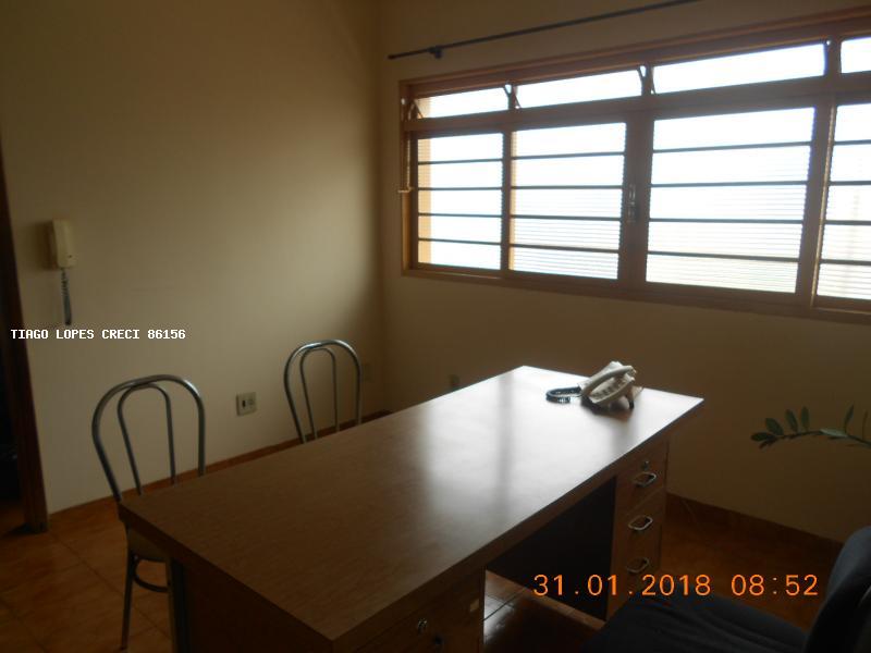 Apartamento com 3 Quartos para Alugar, 77 m² por R$ 1.200/Mês Vila Tiberio, Ribeirão Preto - SP