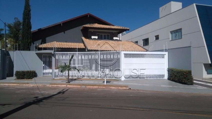 Sobrado com 4 Quartos à Venda, 300 m² por R$ 1.300.000 Chácara Cachoeira, Campo Grande - MS