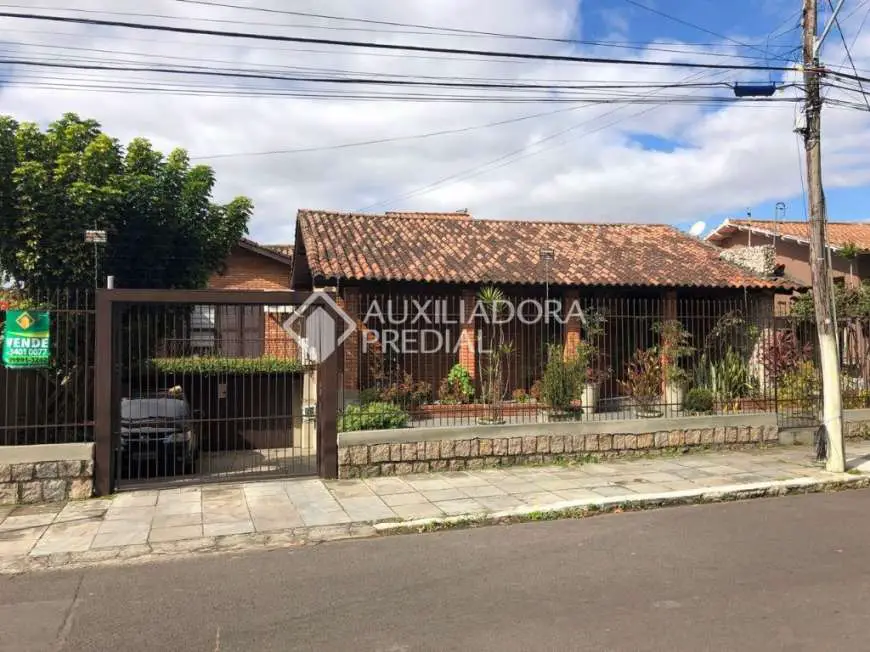 Casa com 5 Quartos à Venda, 327 m² por R$ 830.000 Rua Aladin de Araújo Pinto, 146 - Centro, Guaíba - RS