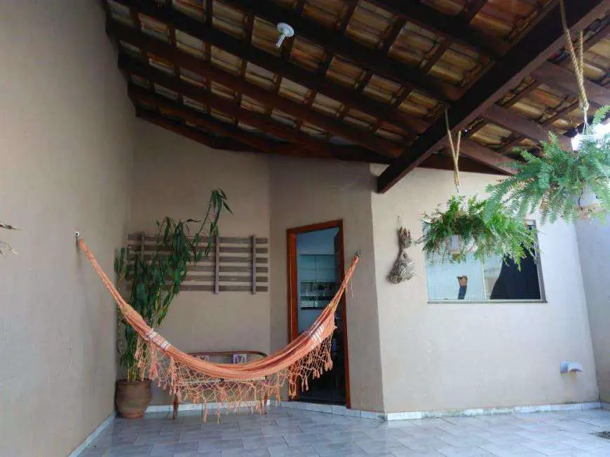 Casa com 3 Quartos à Venda, 77 m² por R$ 250.000 Rua Colombo - Vila Nasser, Campo Grande - MS