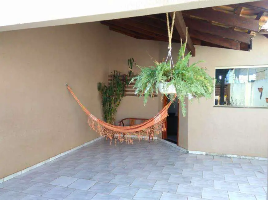 Casa com 3 Quartos à Venda, 77 m² por R$ 250.000 Rua Colombo - Vila Nasser, Campo Grande - MS
