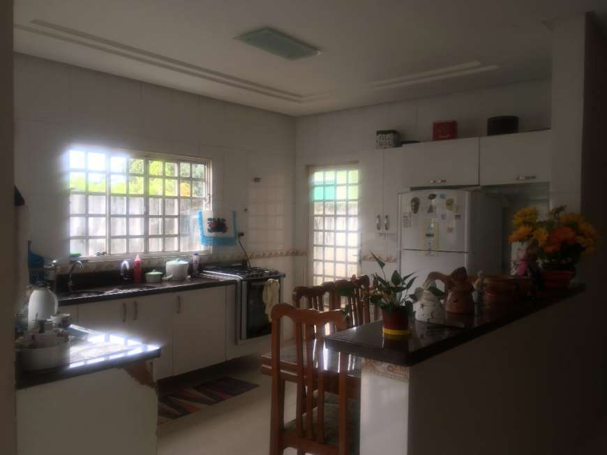 Casa com 3 Quartos para Alugar, 180 m² por R$ 4.000/Mês Aleixo, Manaus - AM