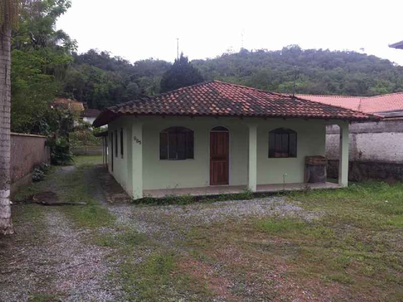 Casa com 3 Quartos para Alugar por R$ 1.100/Mês Nova Brasília, Jaraguá do Sul - SC