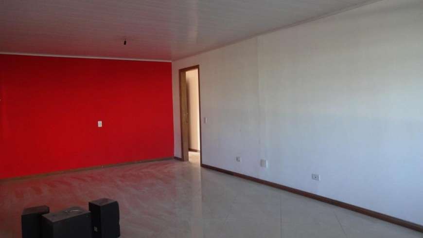 Casa com 3 Quartos para Alugar, 150 m² por R$ 1.500/Mês Xaxim, Curitiba - PR