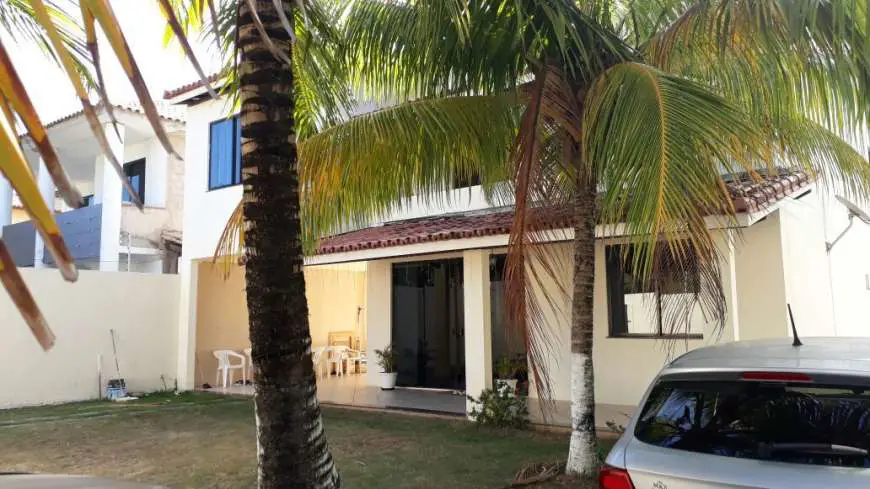 Casa com 6 Quartos para Alugar, 480 m² por R$ 4.000/Mês Rua Carlos Roberto Rebouças - Ipitanga, Lauro de Freitas - BA