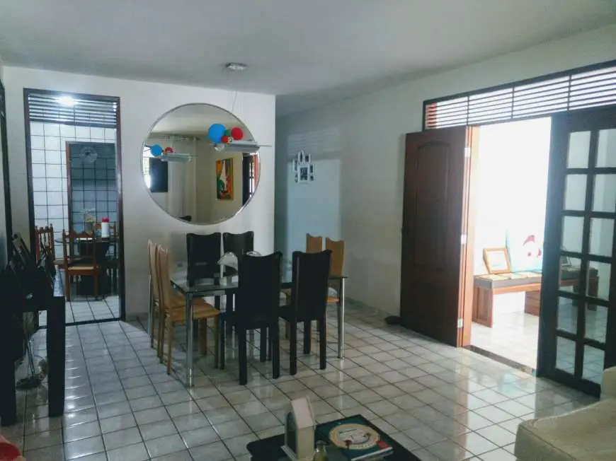 Casa com 4 Quartos à Venda, 300 m² por R$ 700.000 Rua Praia de Santa Rita, 1111 - Ponta Negra, Natal - RN