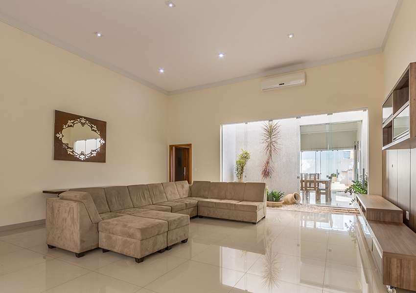 Casa com 3 Quartos para Alugar, 240 m² por R$ 4.000/Mês Rua Carlos Corrêa da Costa, 10 - Jardim dos Ipês, Três Lagoas - MS
