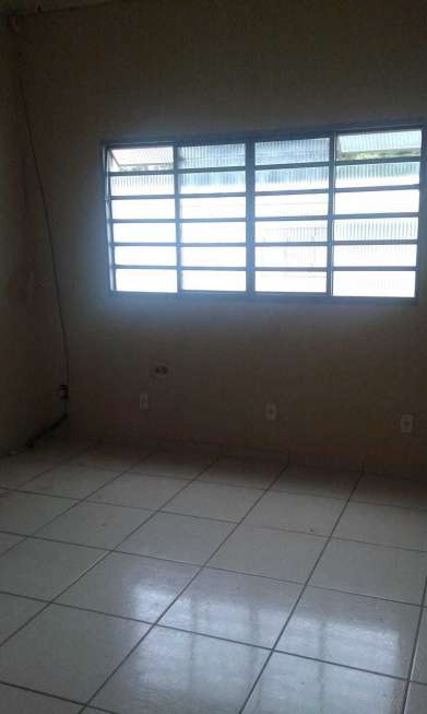 Casa com 3 Quartos para Alugar, 100 m² por R$ 1.100/Mês Rua Anderson Pinto da Silva - Bela Marina, Cuiabá - MT