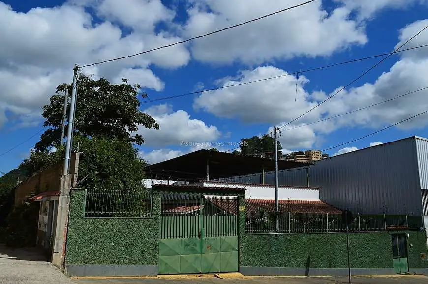 Casa com 3 Quartos à Venda, 256 m² por R$ 430.000 Rua Professora Noêmia Mendonça - Teixeiras, Juiz de Fora - MG