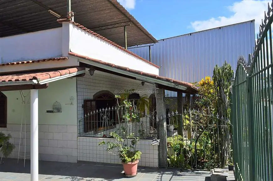 Casa com 3 Quartos à Venda, 256 m² por R$ 430.000 Rua Professora Noêmia Mendonça - Teixeiras, Juiz de Fora - MG