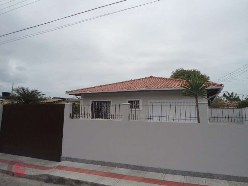Casa com 3 Quartos à Venda, 80 m² por R$ 450.000 Vargem do Bom Jesus, Florianópolis - SC