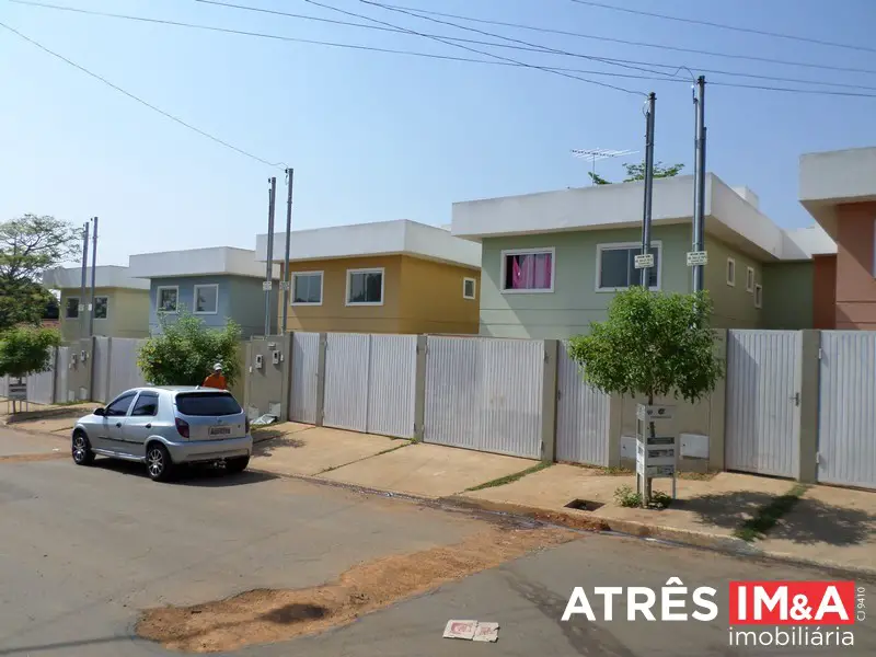 Casa com 3 Quartos à Venda, 100 m² por R$ 210.000 Setor Garavelo, Aparecida de Goiânia - GO