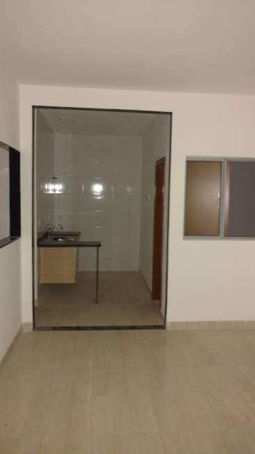 Kitnet com 1 Quarto para Alugar, 40 m² por R$ 550/Mês Avenida Petrópolis, 180 - Barcelona, Serra - ES