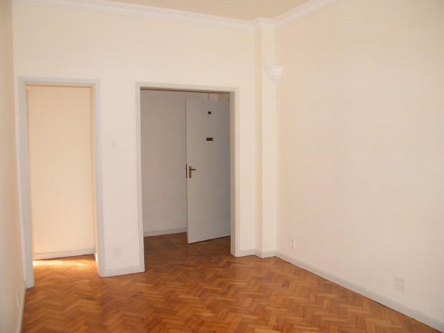 Apartamento com 2 Quartos para Alugar, 64 m² por R$ 900/Mês Avenida Paulo de Frontin - Rio Comprido, Rio de Janeiro - RJ