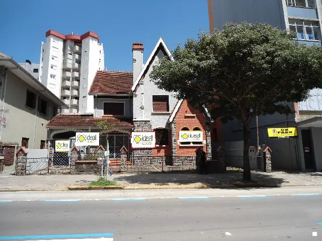 Casa para Alugar, 200 m² por R$ 6.000/Mês Avenida Júlio de Castilhos, 2430 - São Pelegrino, Caxias do Sul - RS