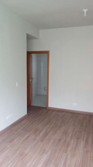 Sobrado com 3 Quartos para Alugar, 80 m² por R$ 1.100/Mês Avenida Alcir Martins Bastos, 339 - Fazendinha, Curitiba - PR