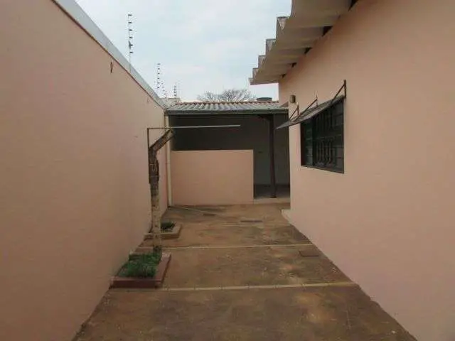 Casa com 3 Quartos para Alugar, 90 m² por R$ 1.100/Mês Avenida João Rosa Pires, 163 - Amambaí, Campo Grande - MS