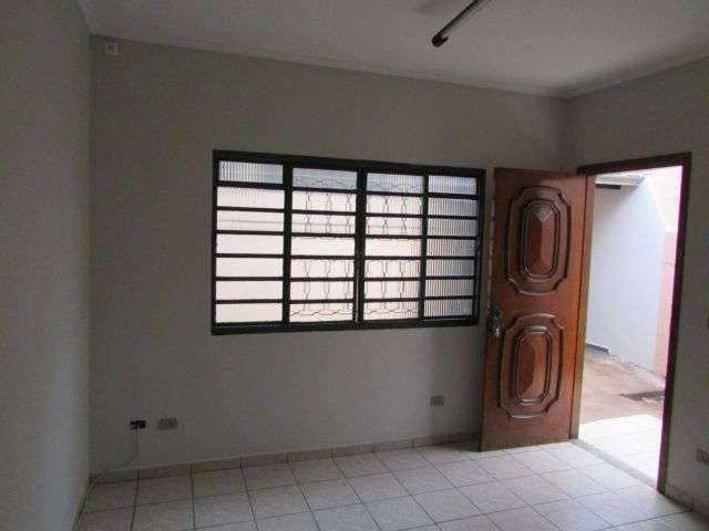 Casa com 3 Quartos para Alugar, 90 m² por R$ 1.100/Mês Avenida João Rosa Pires, 163 - Amambaí, Campo Grande - MS
