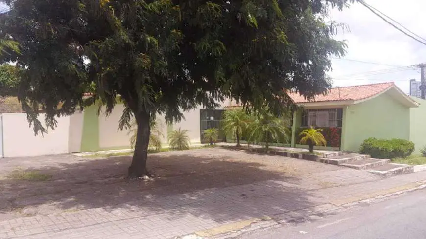 Casa com 7 Quartos para Alugar, 600 m² por R$ 3.400/Mês Avenida Capitão-mor Gouveia - Lagoa Nova, Natal - RN