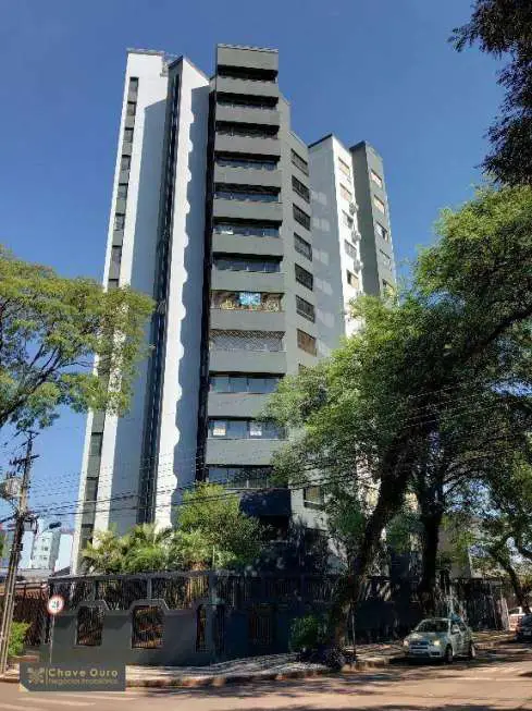 Apartamento com 4 Quartos à Venda, 216 m² por R$ 700.000 Centro, Cascavel - PR