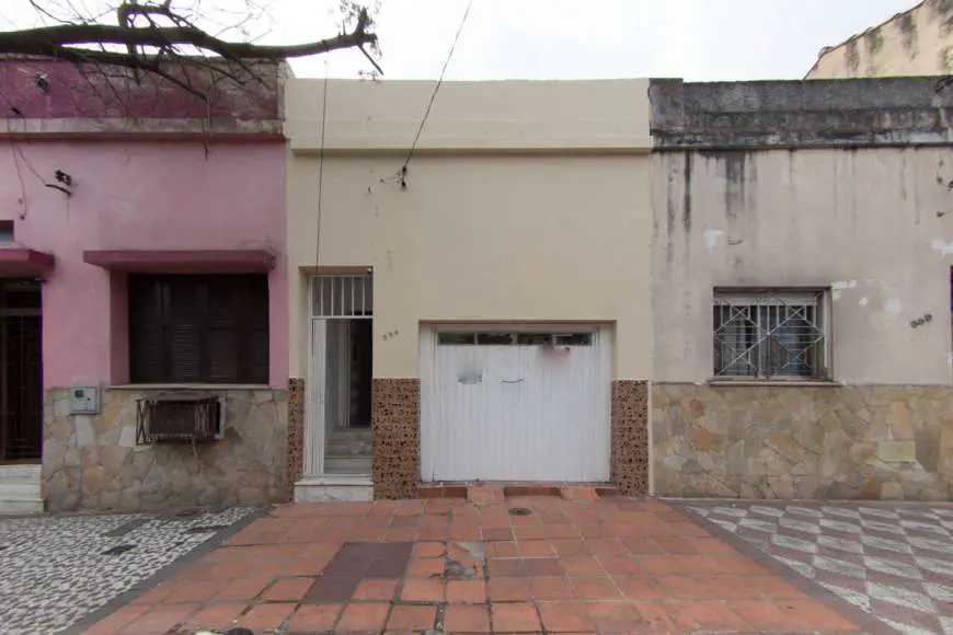 Casa com 2 Quartos para Alugar por R$ 1.300/Mês Rua Professor Doutor Araújo, 584 - Centro, Pelotas - RS