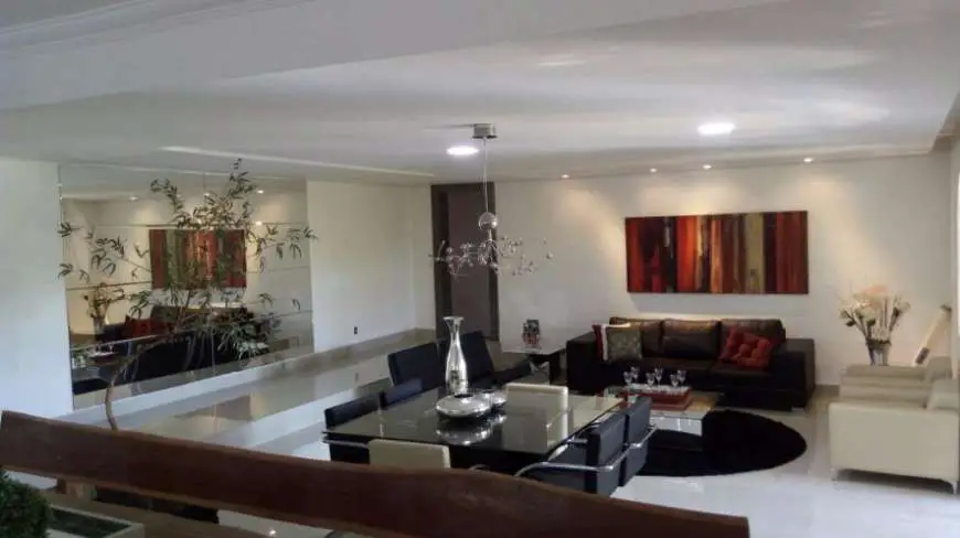 Casa com 4 Quartos para Alugar, 350 m² por R$ 5.000/Mês Braúnas, Belo Horizonte - MG