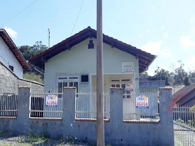 Casa com 4 Quartos para Alugar, 100 m² por R$ 950/Mês Chico de Paulo, Jaraguá do Sul - SC