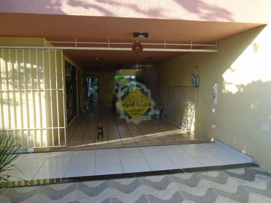 Casa com 3 Quartos à Venda, 182 m² por R$ 348.000 Ponta Negra, Natal - RN