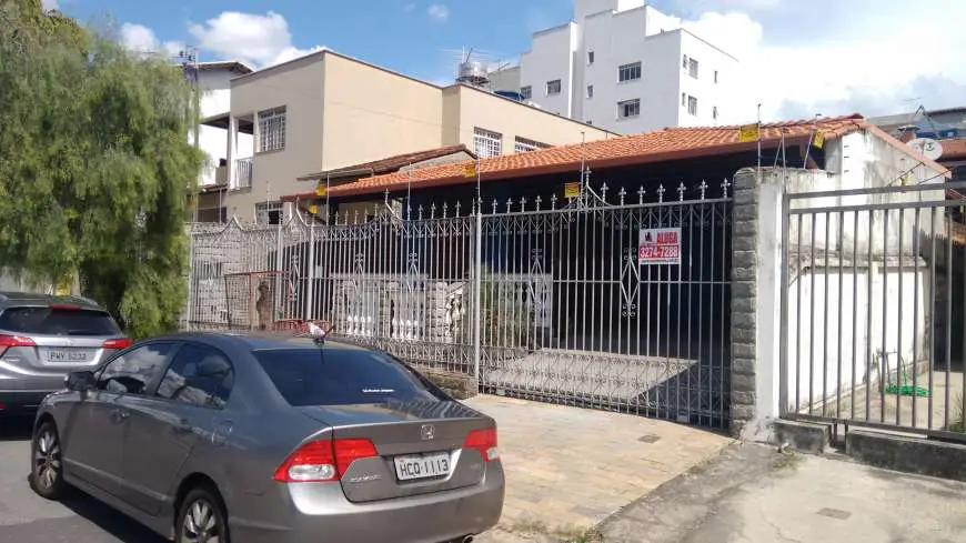 Casa com 3 Quartos para Alugar, 360 m² por R$ 2.500/Mês Rua Inspetor Jaime Caldeira, 45 - Brasileia, Betim - MG