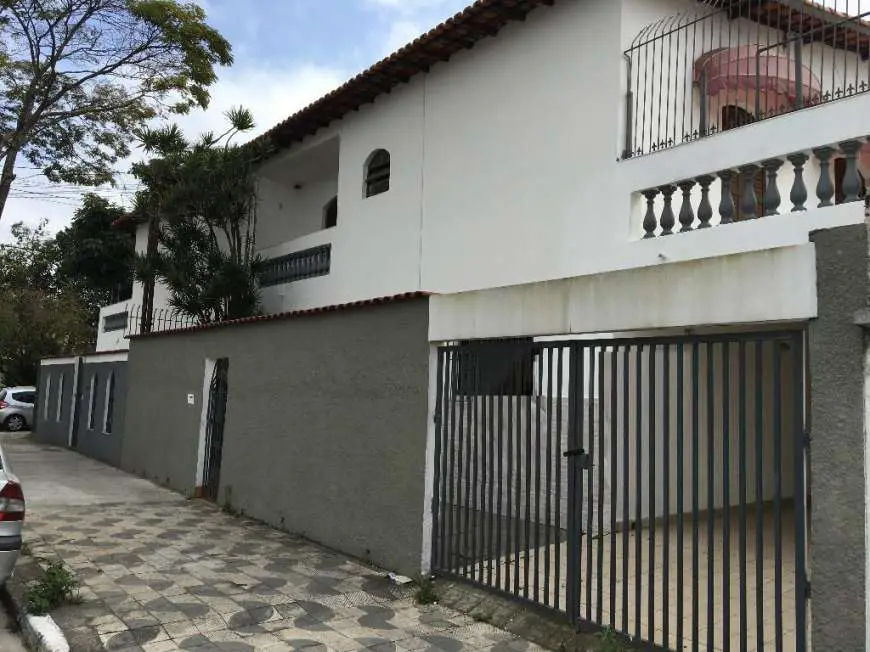 Sobrado com 3 Quartos para Alugar, 178 m² por R$ 2.500/Mês Rua Doutor Deodato Wertheimer - Centro, Suzano - SP