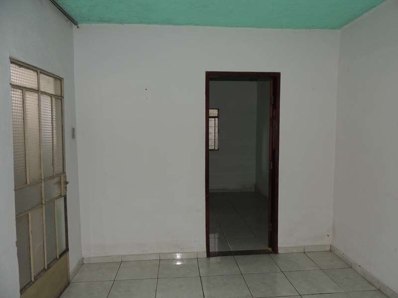 Casa com 2 Quartos para Alugar, 100 m² por R$ 700/Mês Rua Licínio Notini, 231 - Nossa Senhora das Graças, Divinópolis - MG