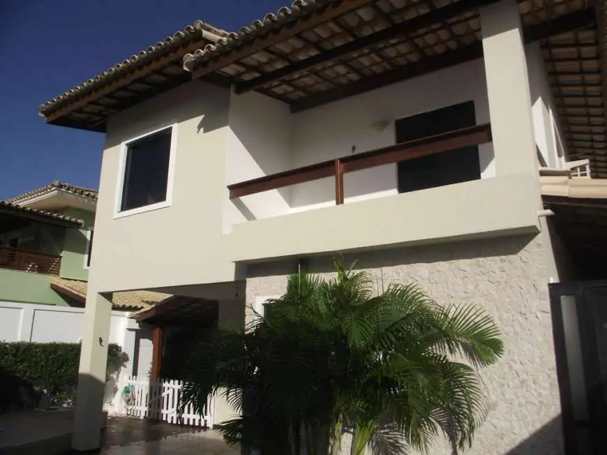 Casa de Condomínio com 5 Quartos para Alugar, 250 m² por R$ 3.240/Mês Buraquinho, Lauro de Freitas - BA