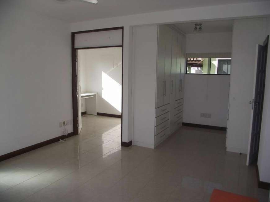 Casa de Condomínio com 5 Quartos para Alugar, 250 m² por R$ 3.240/Mês Buraquinho, Lauro de Freitas - BA