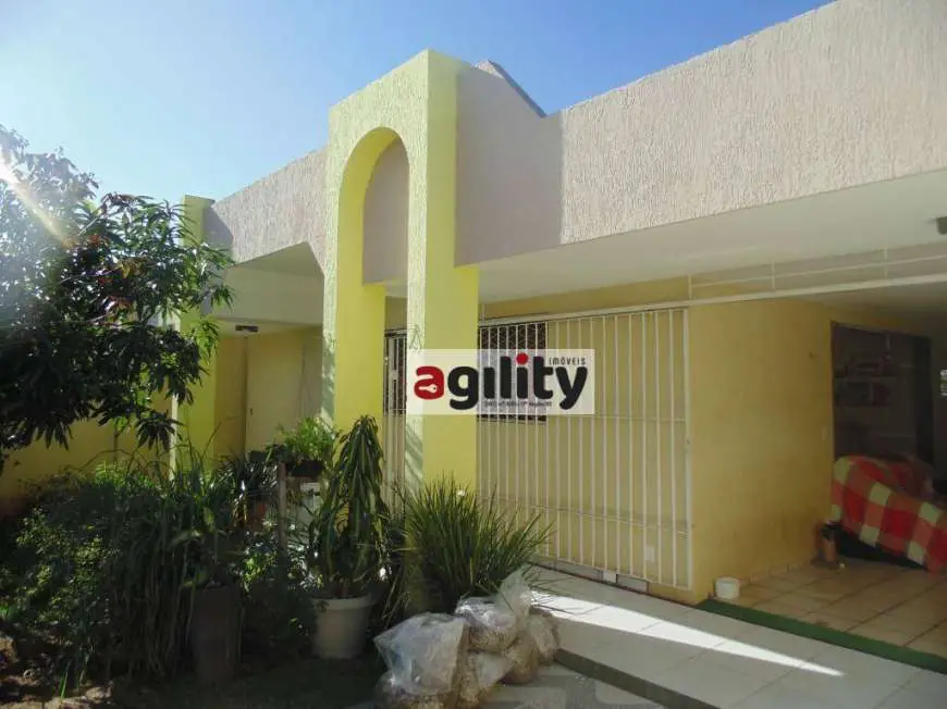 Casa com 3 Quartos à Venda, 184 m² por R$ 365.000 Rua Ponta da Gamboa - Ponta Negra, Natal - RN