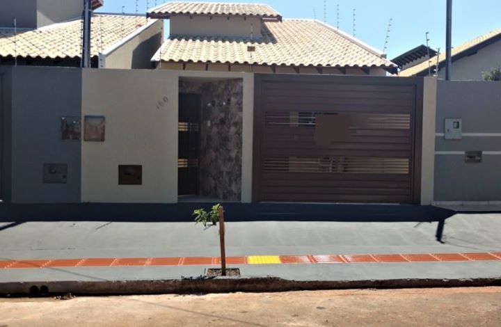 Casa com 3 Quartos à Venda, 112 m² por R$ 300.000 Rua Lemiro Alves Rabelo, 160 - Coophasul, Campo Grande - MS