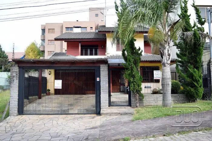 Casa com 4 Quartos à Venda, 275 m² por R$ 980.000 Rua Orestes Baldisserotto, 834 - Colina Sorriso, Caxias do Sul - RS