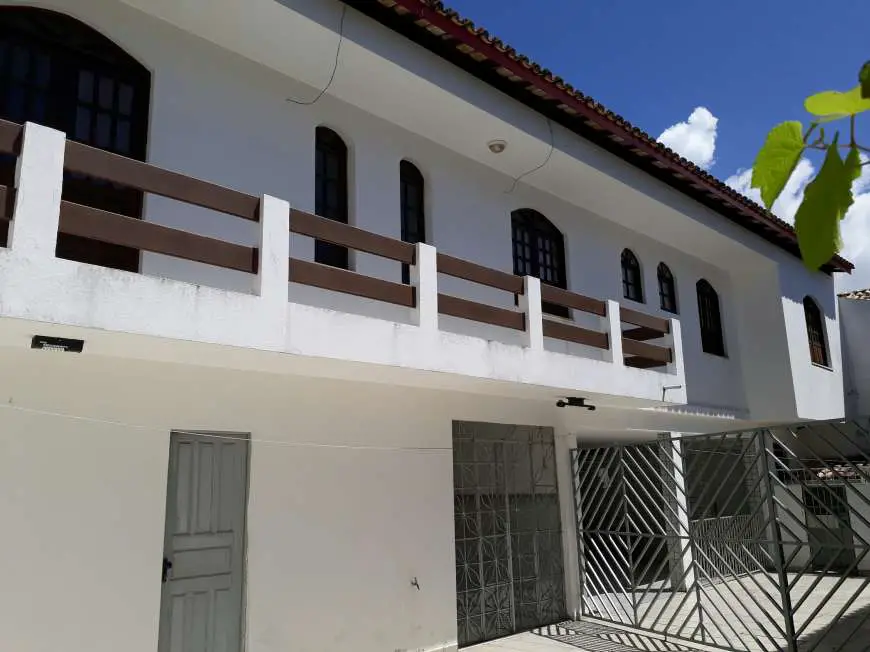 Casa com 2 Quartos para Alugar, 100 m² por R$ 2.000/Mês Rua Santa Bárbara - Piatã, Salvador - BA