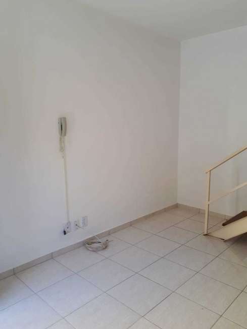 Casa com 2 Quartos para Alugar, 70 m² por R$ 950/Mês Vila Margarida, Miguel Pereira - RJ