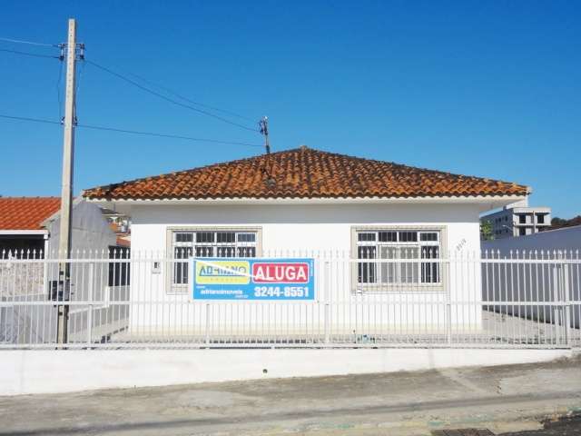Casa com 3 Quartos para Alugar por R$ 1.400/Mês Rua Cândido Portinari, 2015 - Barreiros, São José - SC