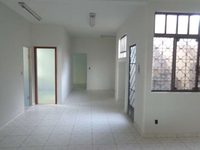 Casa com 3 Quartos para Alugar, 130 m² por R$ 3.500/Mês Centro, Divinópolis - MG