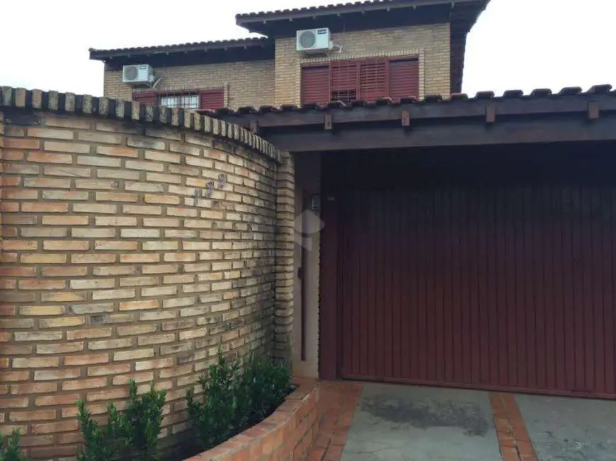 Sobrado com 4 Quartos à Venda, 319 m² por R$ 597.998 Travessa Felipe Duque - Tiradentes, Campo Grande - MS