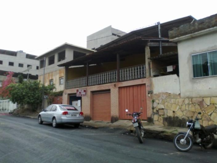 Casa com 3 Quartos à Venda, 300 m² por R$ 320.000 Cachoeira, Conselheiro Lafaiete - MG