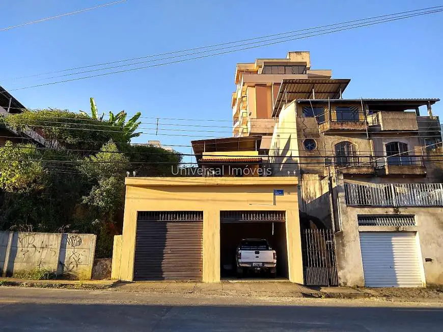 Casa com 3 Quartos à Venda, 315 m² por R$ 370.000 Teixeiras, Juiz de Fora - MG