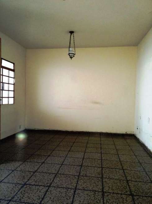 Casa com 3 Quartos para Alugar, 69 m² por R$ 1.000/Mês Santa Branca, Belo Horizonte - MG