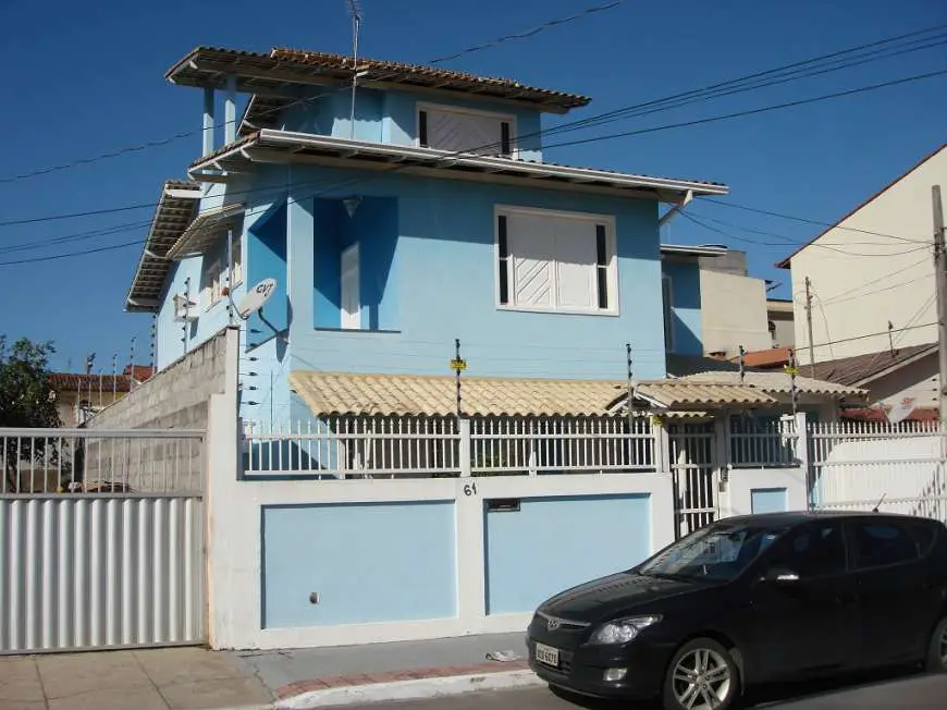 Casa com 4 Quartos para Alugar por R$ 3.500/Mês Parque Residencial Laranjeiras, Serra - ES