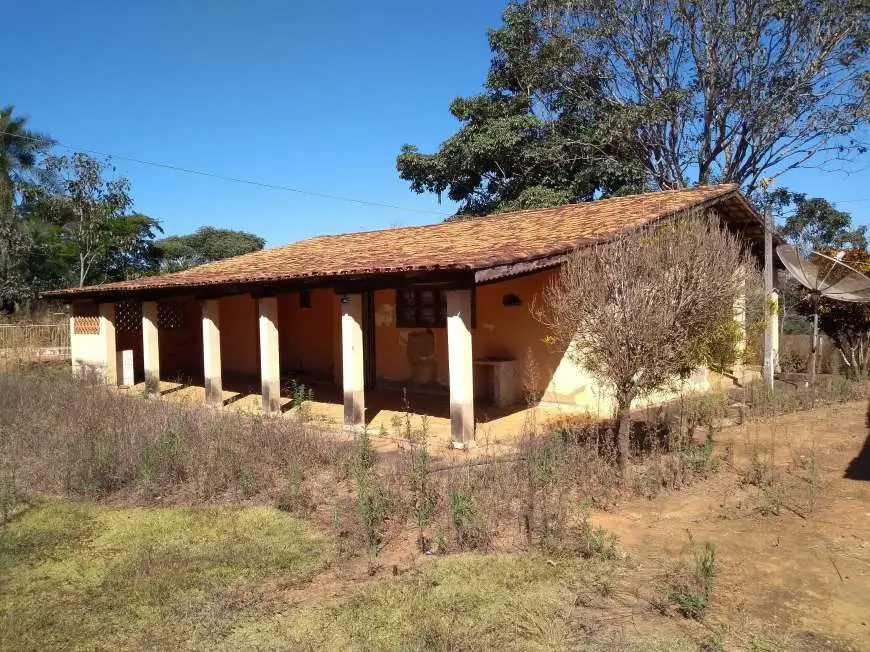 Chácara com 3 Quartos à Venda, 200 m² por R$ 2.175.000 GO-020, S/n - Zona Rural, Piracanjuba - GO