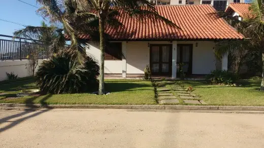 Casa de Condomínio à Venda por R$ 1.200.000 Rua Jaime Vignoli, 126 - Praia Grande, Arraial do Cabo - RJ